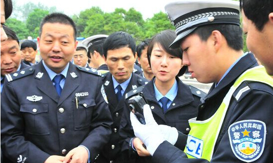 山西高速交警四支隊提高思想覺悟，使用執法記錄儀強化管理！